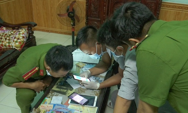 Vo chet, chong tu sat ngay giap Tet hinh anh