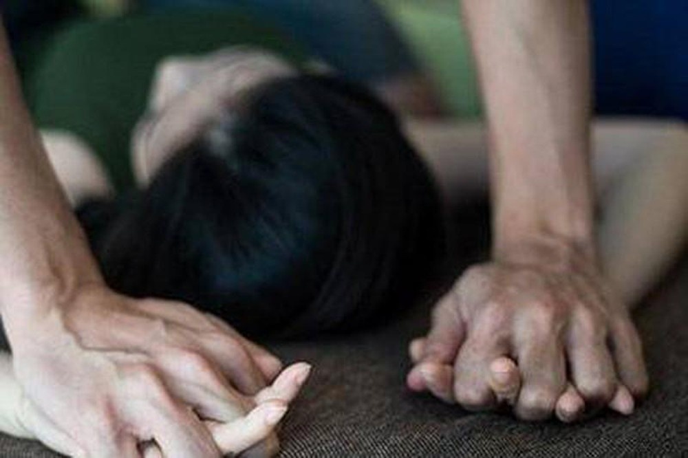 Khoi to ga trai hiep dam ban hoc ngay mung 1 Tet hinh anh
