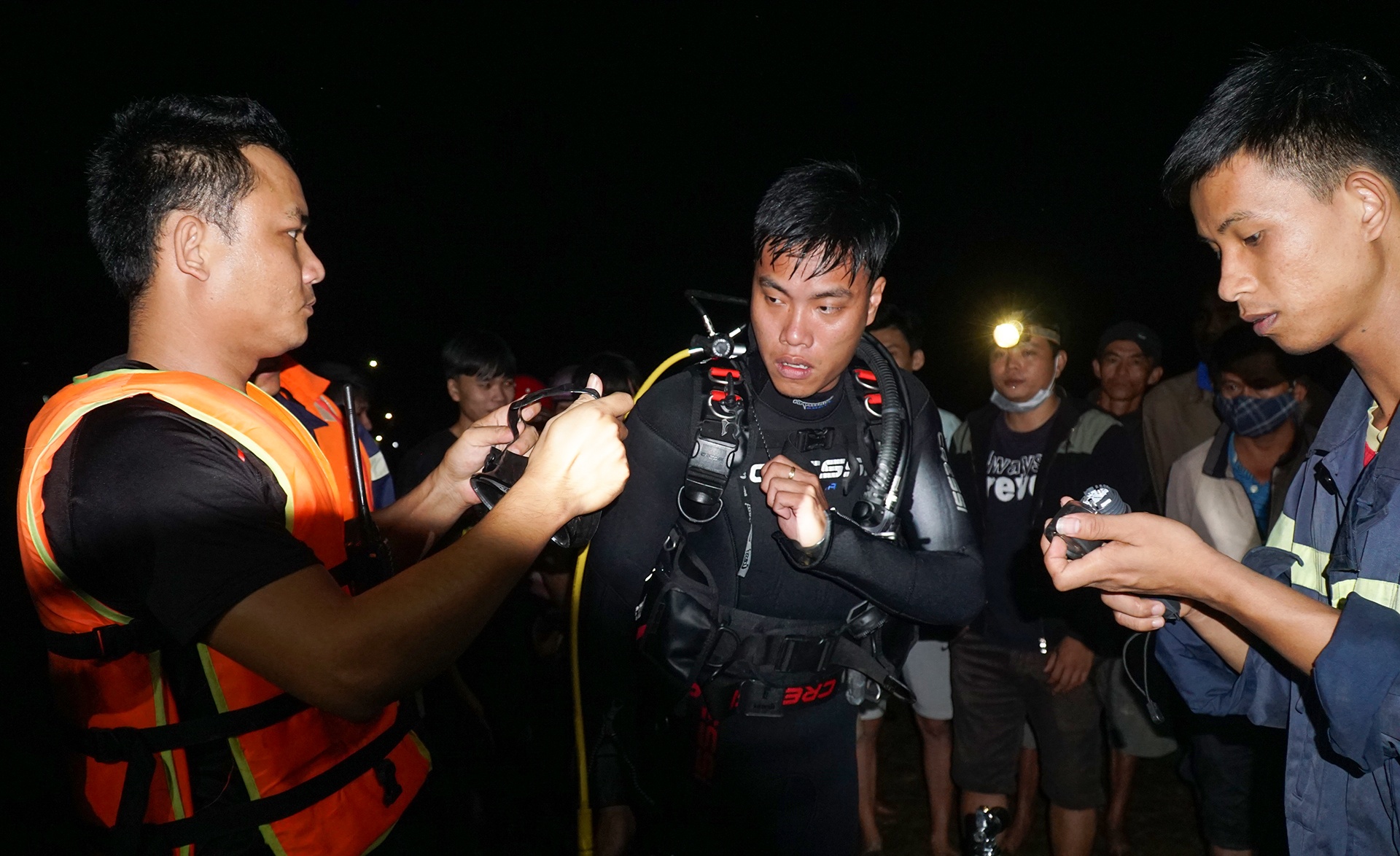 lat ghe 6 nguoi chet anh 6