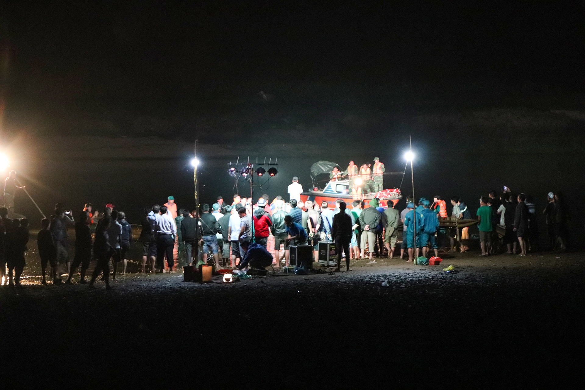 lat ghe 6 nguoi chet anh 1