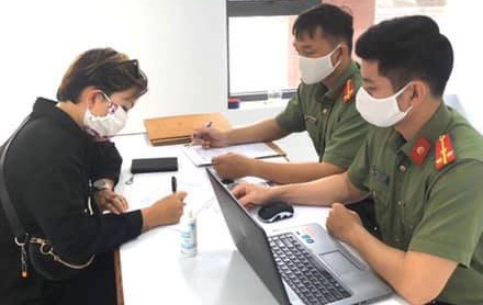 Bi phat 10 trieu vi loan tin du khach Anh dua 2 co gai ve khach san hinh anh