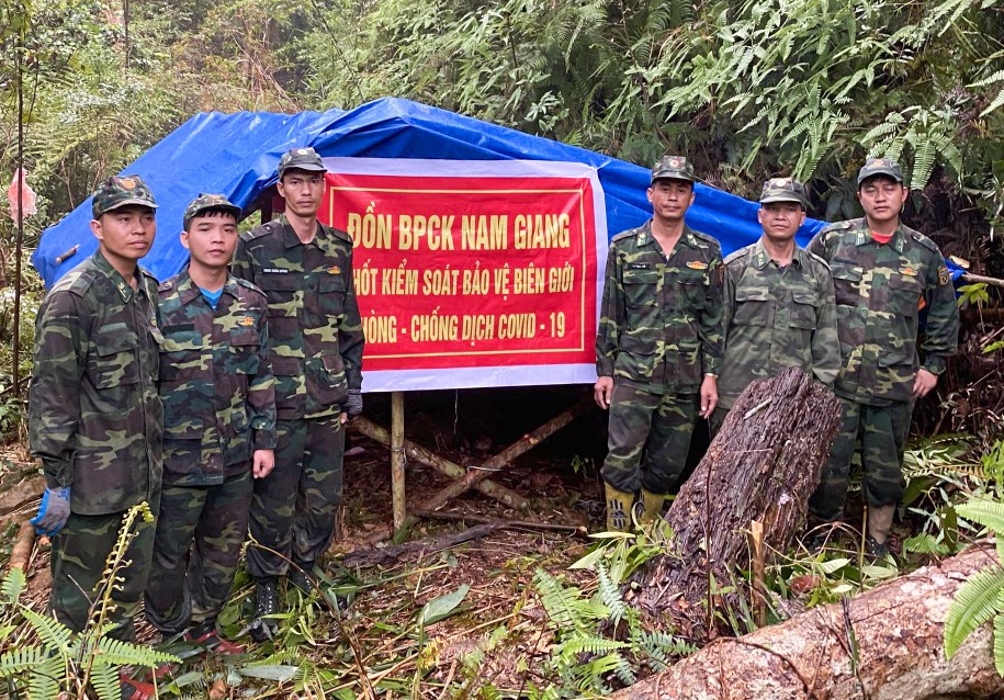 Quang Nam lap 15 chot kiem soat dich sat bien gioi hinh anh