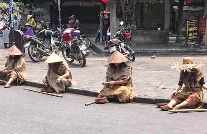 Truy tim nhom nguoi tu tap, gia an xin tai pho co Hoi An hinh anh