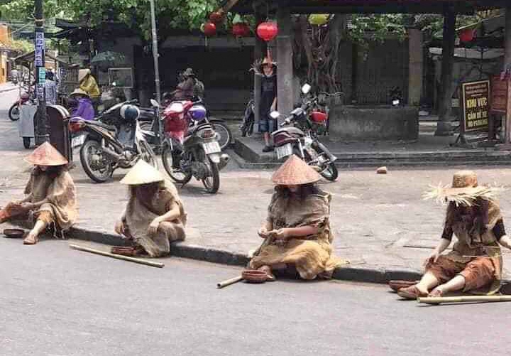 Giả ăn xin tại phố cổ Hội An ảnh 1 Gia an xin tai pho co Hoi An anh 1