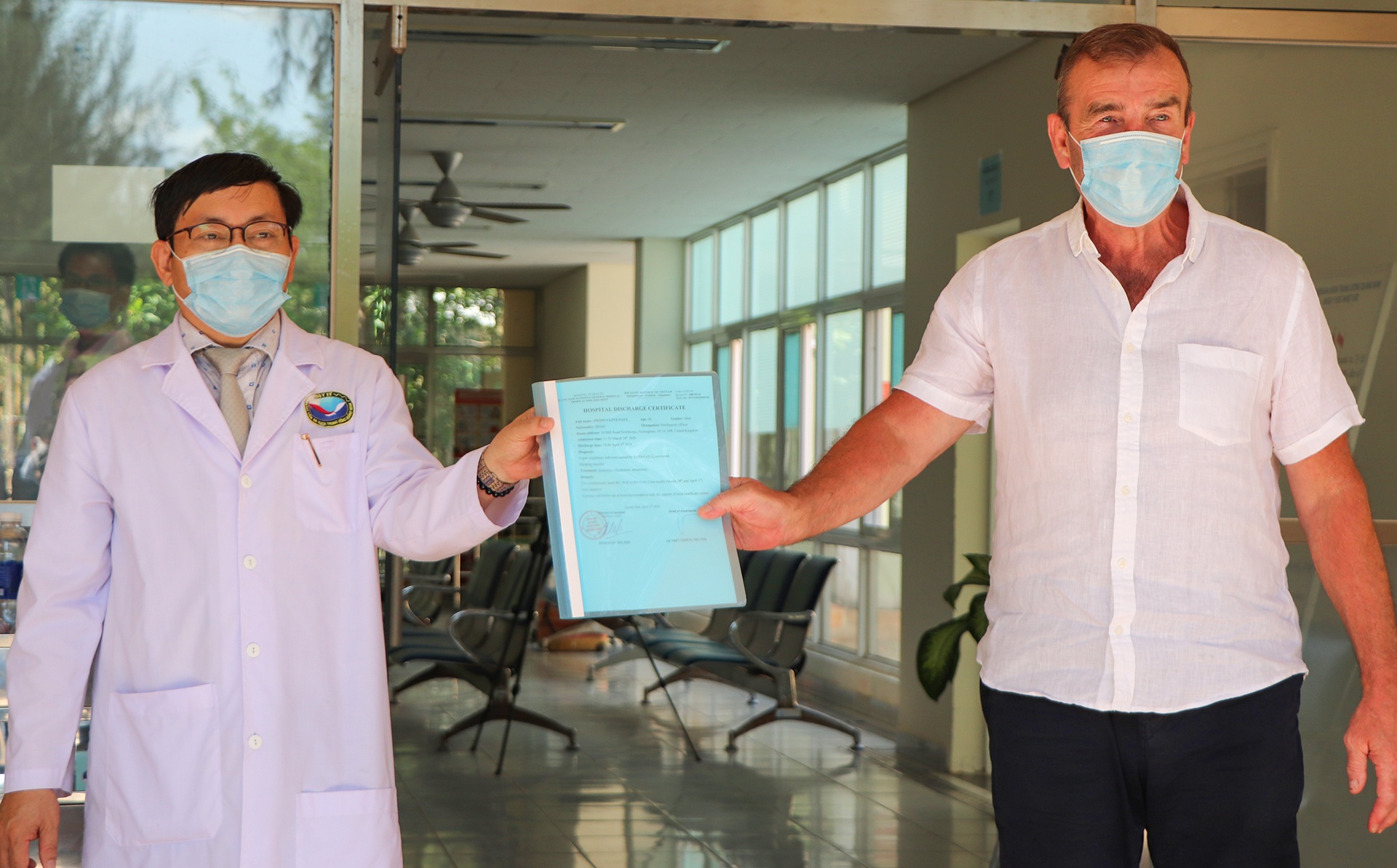 Benh nhan mac Covid-19 thu 57 xuat vien sau 21 ngay dieu tri hinh anh