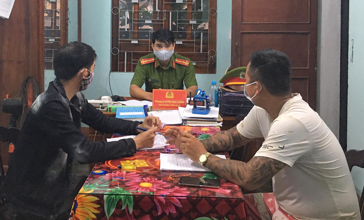 Trốn cách ly đi bắt cá ảnh 1 Tron cach ly di bat ca anh 1