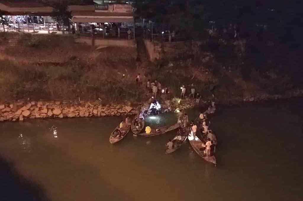 nam sinh lop 12 nhay cau tu tu anh 1