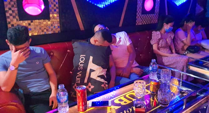 sử dụng ma túy trong quán karaoke giữa dịch Covid-19 ảnh 1 su dung ma tuy trong quan karaoke giua dich Covid-19 anh 1