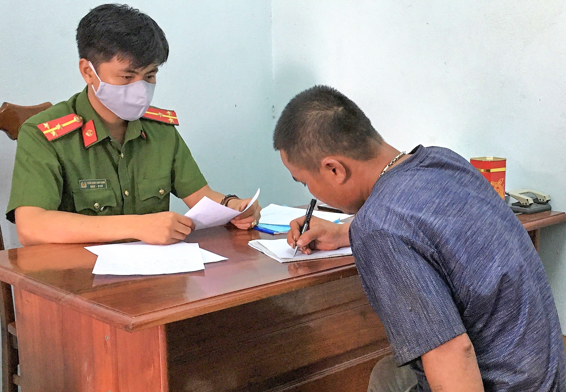 20 nguoi danh bac trong rung keo giua dich Covid-19 hinh anh