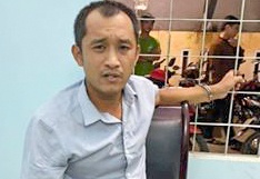 Ga trai danh nhan tinh bat tinh roi den chot kiem dich dau thu hinh anh