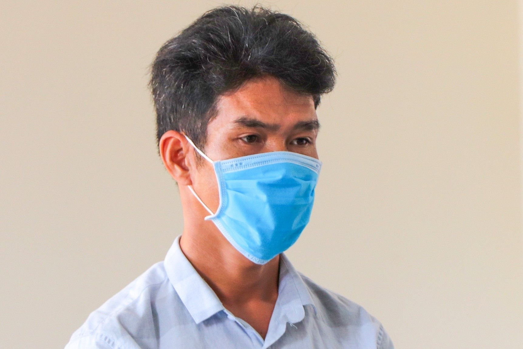 Bi phat 9 thang tu vi danh canh sat o chot kiem dich hinh anh