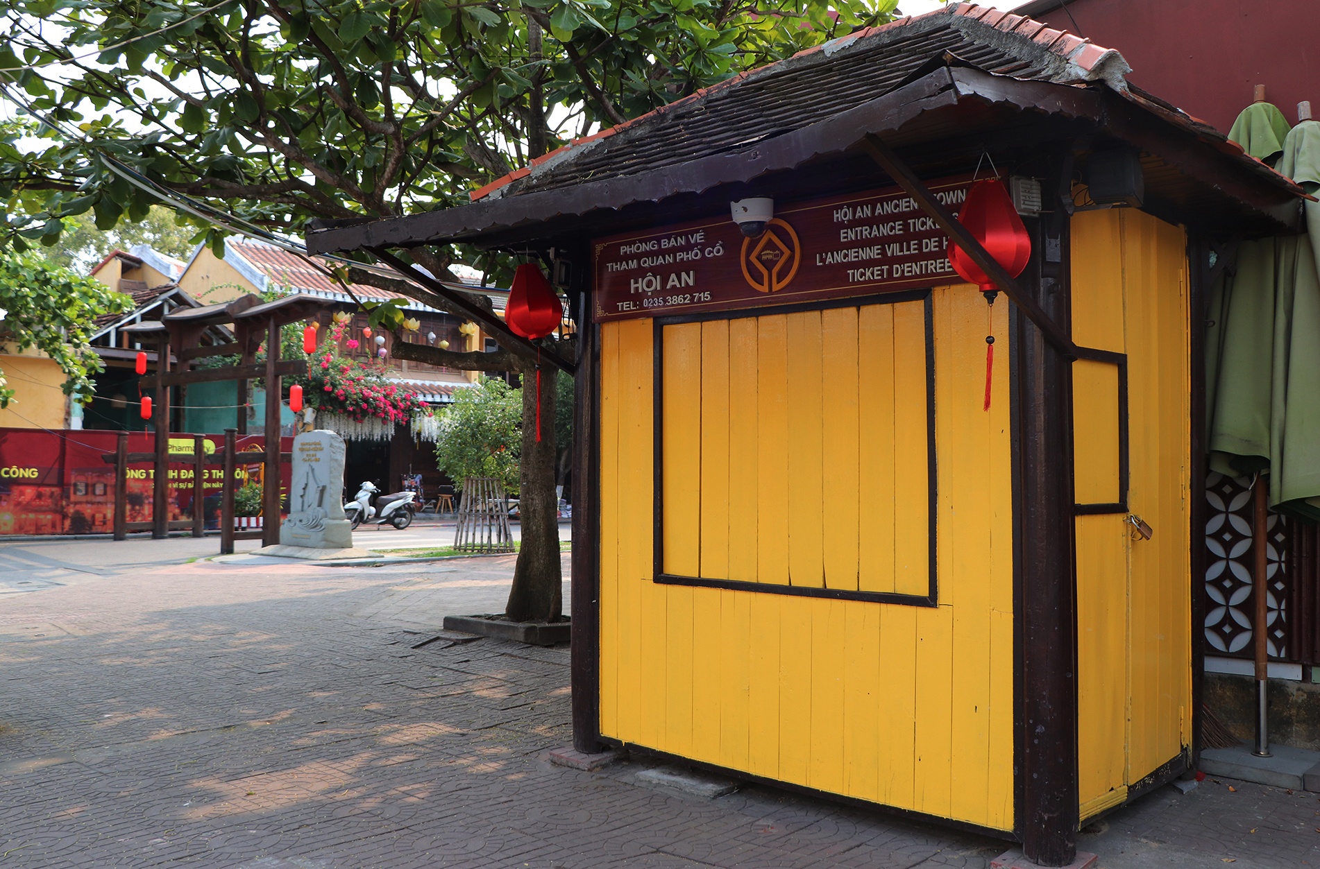 Hoi An thua thot du khach dip 30/4 hinh anh