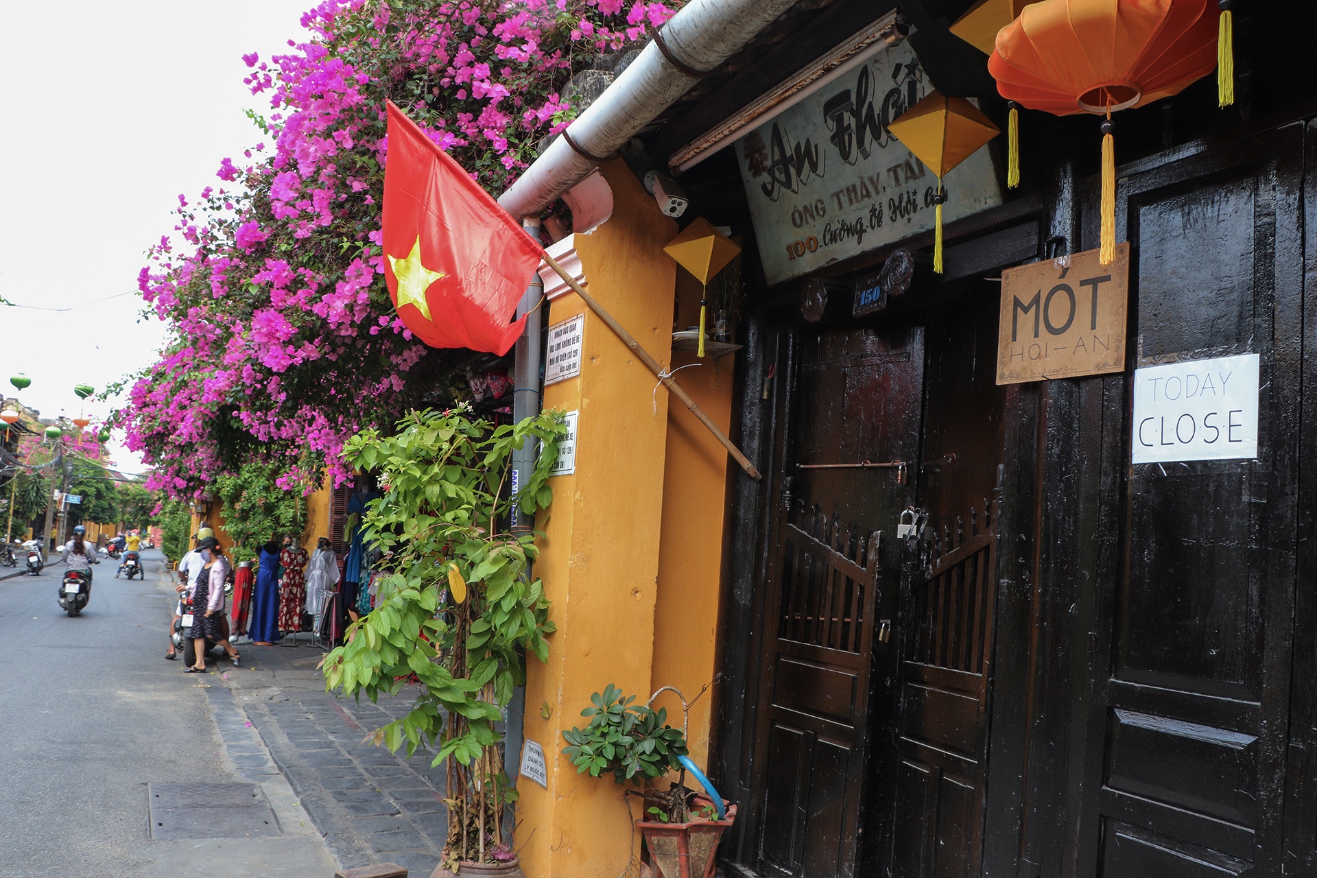 Hoi An vang khach le 30/4 anh 6