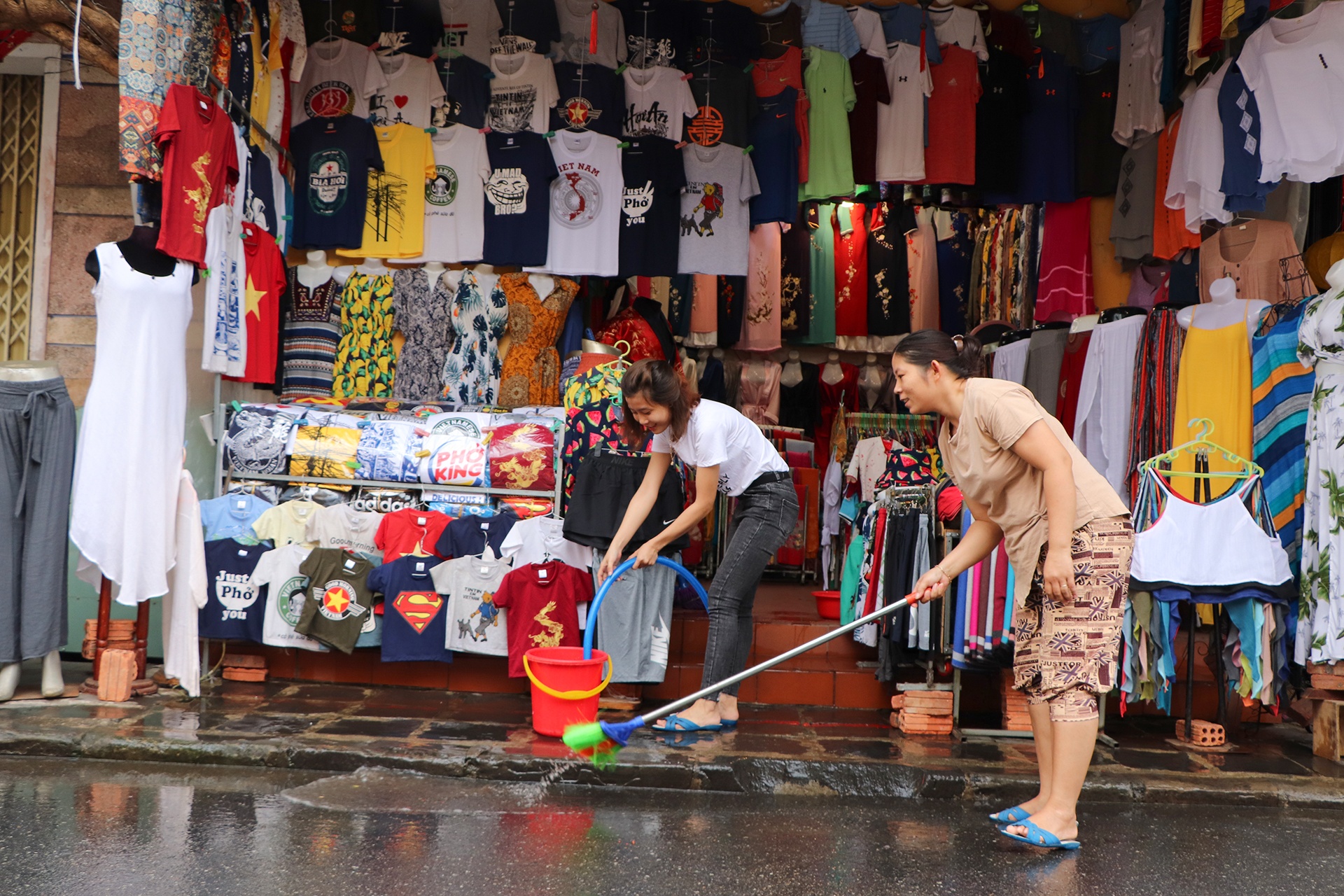 Hoi An vang khach le 30/4 anh 4