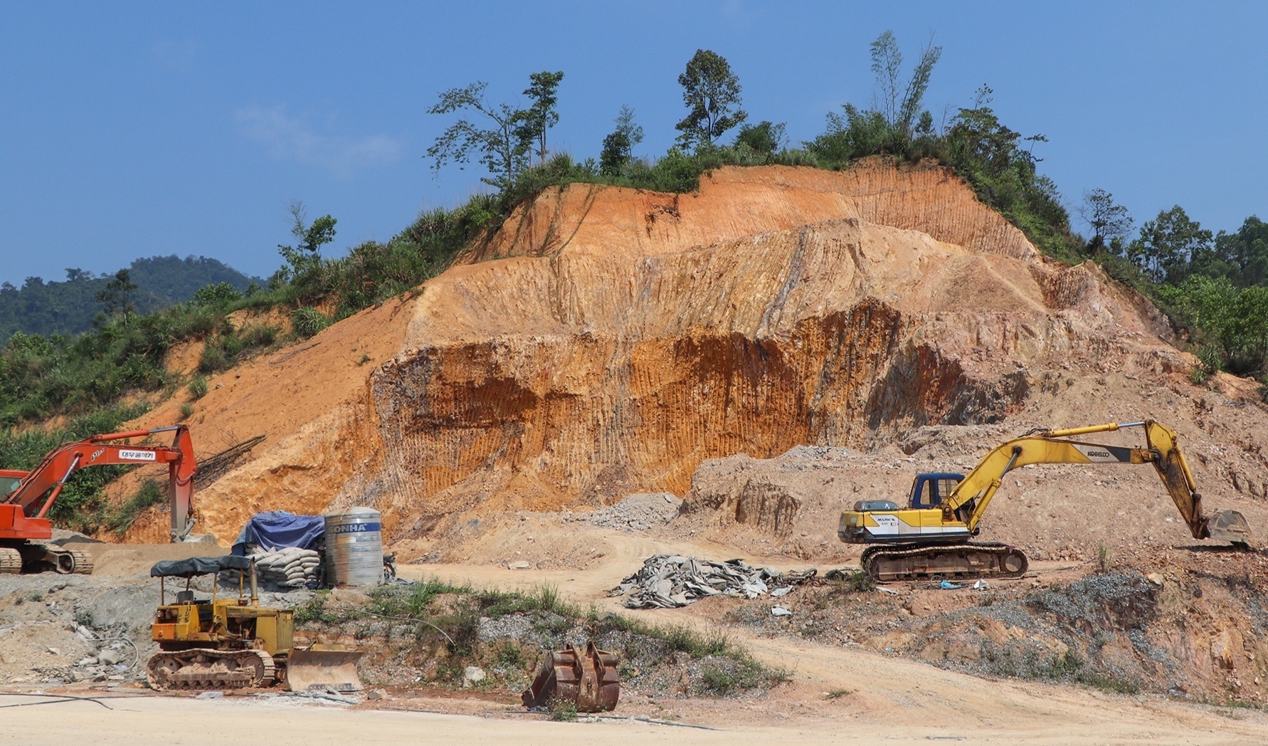 Tuong dai tien ty anh 3