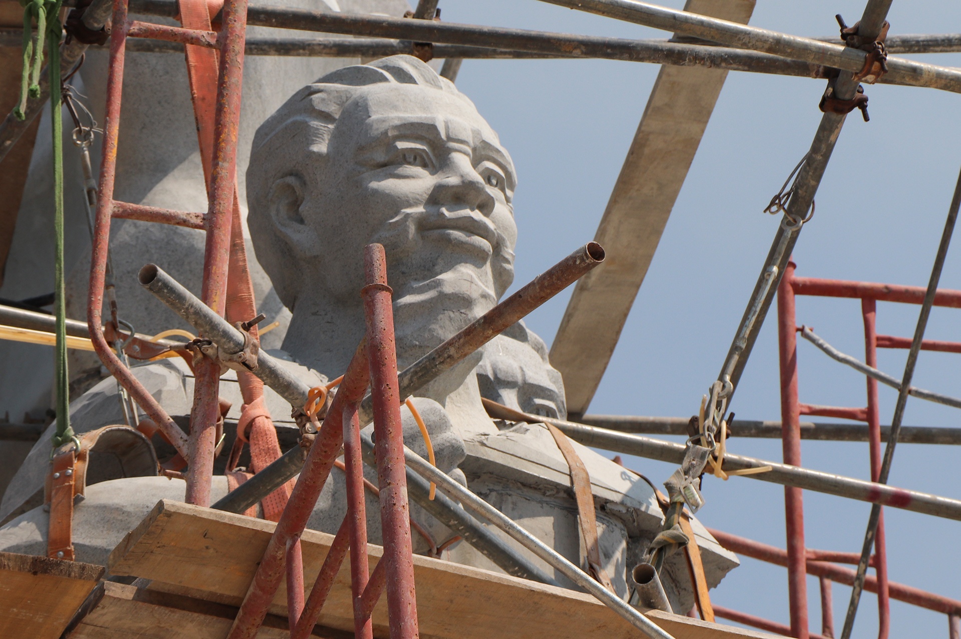 Tuong dai tien ty anh 7