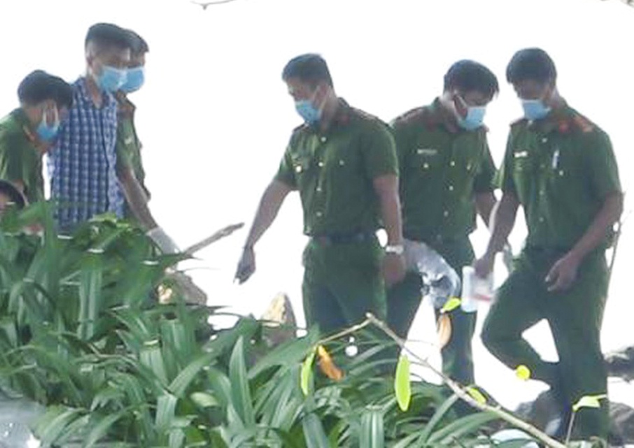 Lay lan rung, nam thanh nien roi xuong vach da hinh anh