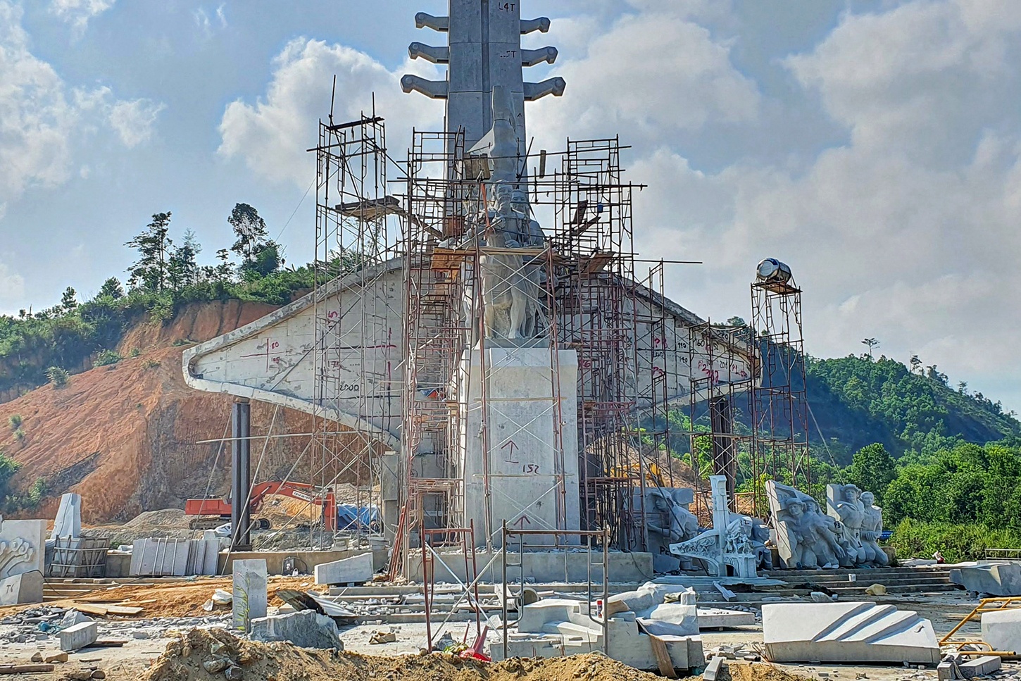 huyen ngheo xay tuong dai 14 ty anh 1