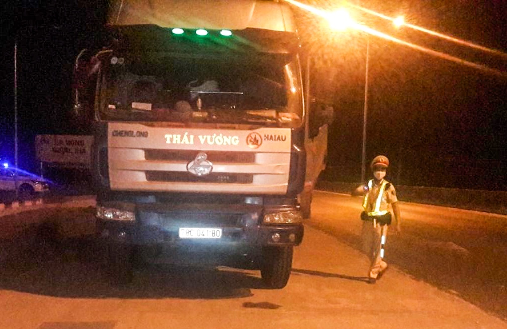 xe cho hang qua tai anh 1