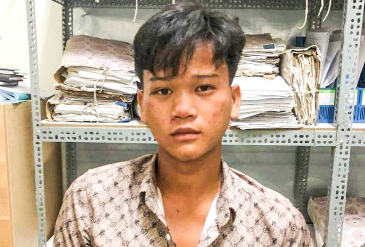 Bi chem vi tu choi uong ruou hinh anh