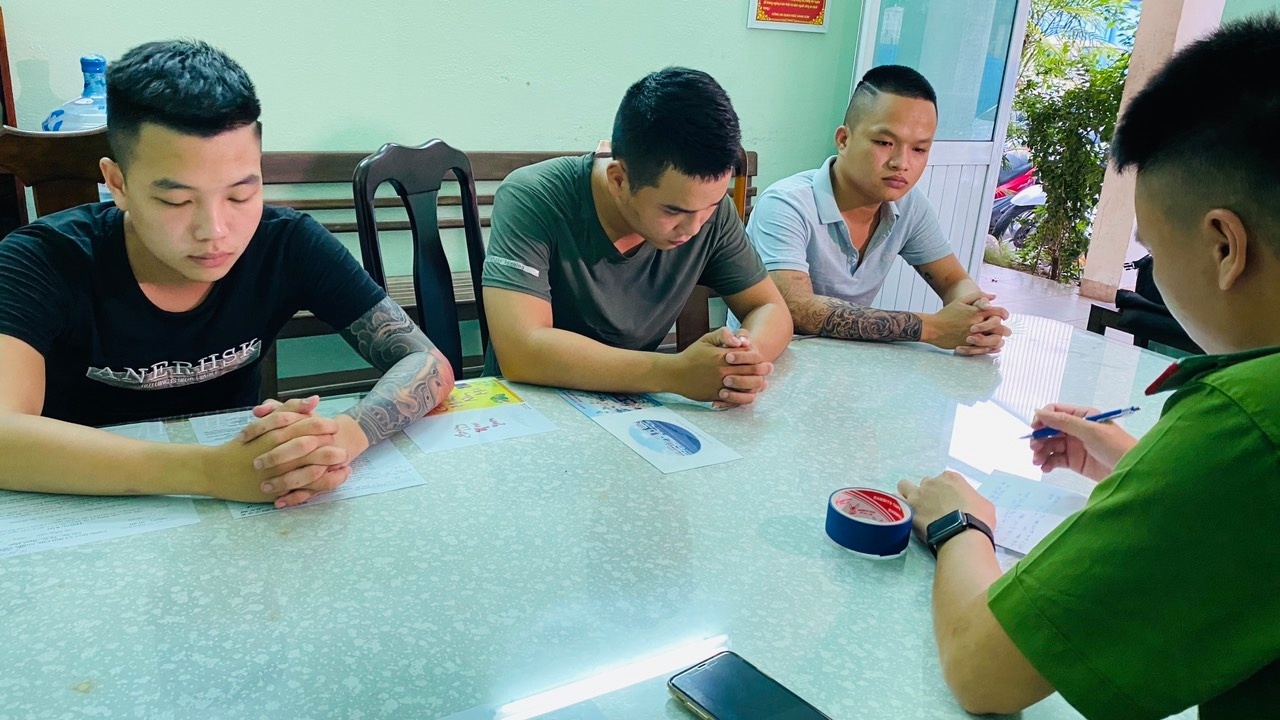 nhóm thanh niên chém người ảnh 1 nhom thanh nien chem nguoi anh 1