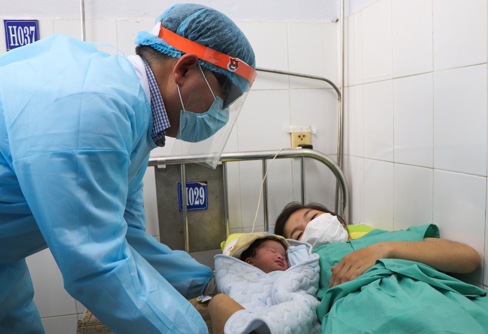 San phu ve tu Dai Loan: 'Toi hanh phuc khi duoc sinh con o que nha' hinh anh