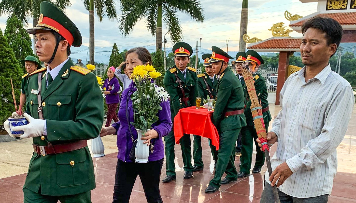 Khai quat ho chon tap the 17 chien si hy sinh cach day 50 nam hinh anh