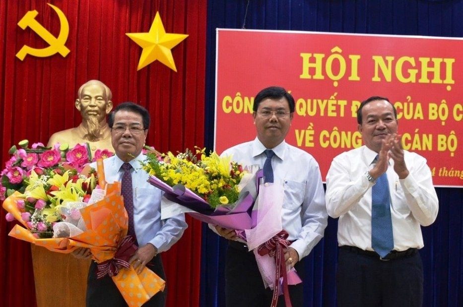 Bo Chinh tri chuan y nhan su anh 4