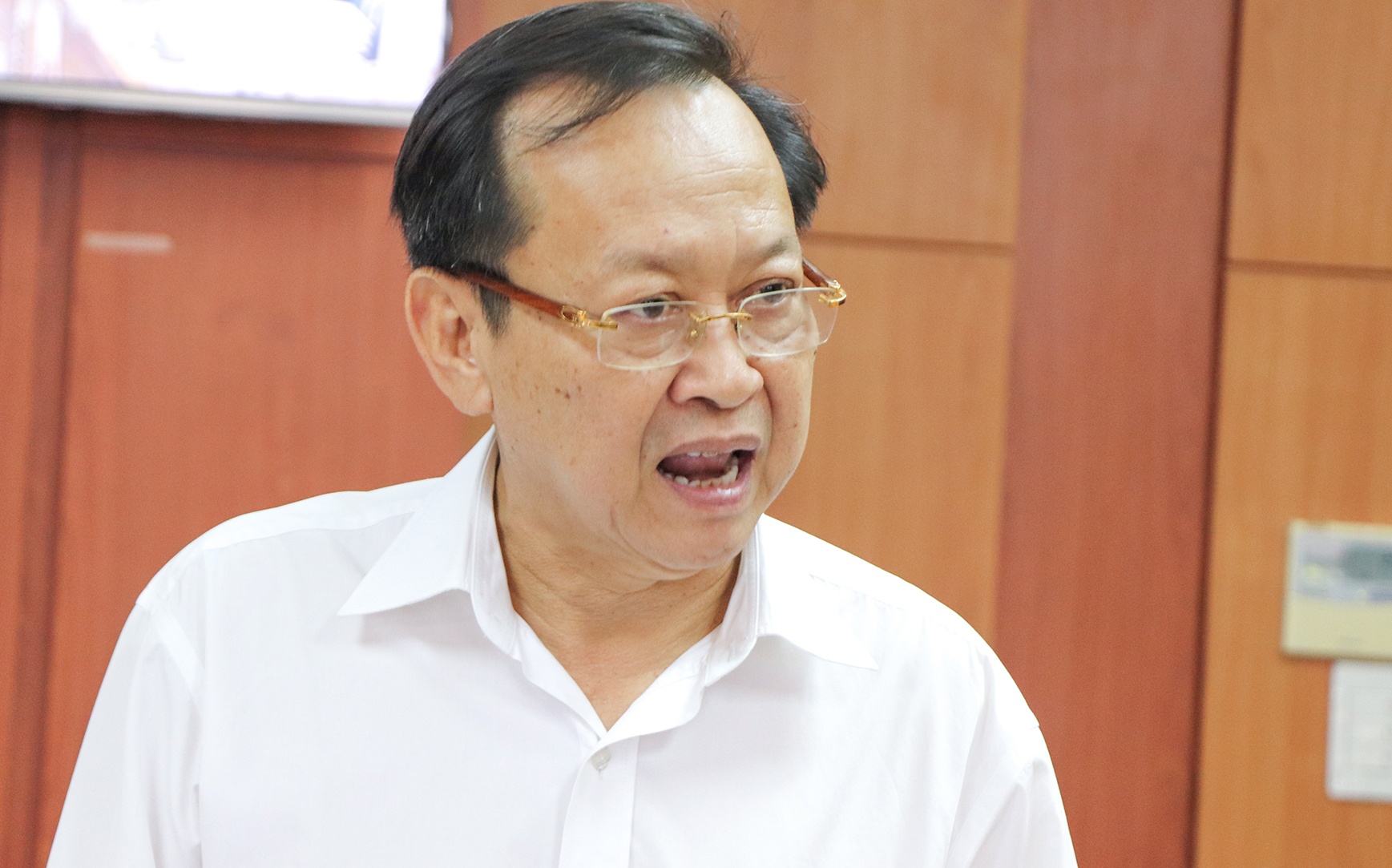 De nghi kiem diem Giam doc So Y te, Tai chinh vu may xet nghiem 7,2 ty hinh anh