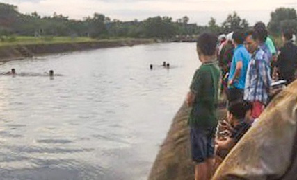 Canh sat lan tim thi the nam sinh lop 7 hinh anh