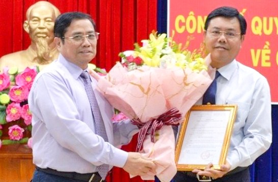 Bo Chinh tri chi dinh, chuan y nhan su moi hinh anh