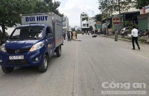 barie de thanh nien di xe may tu vong anh 1