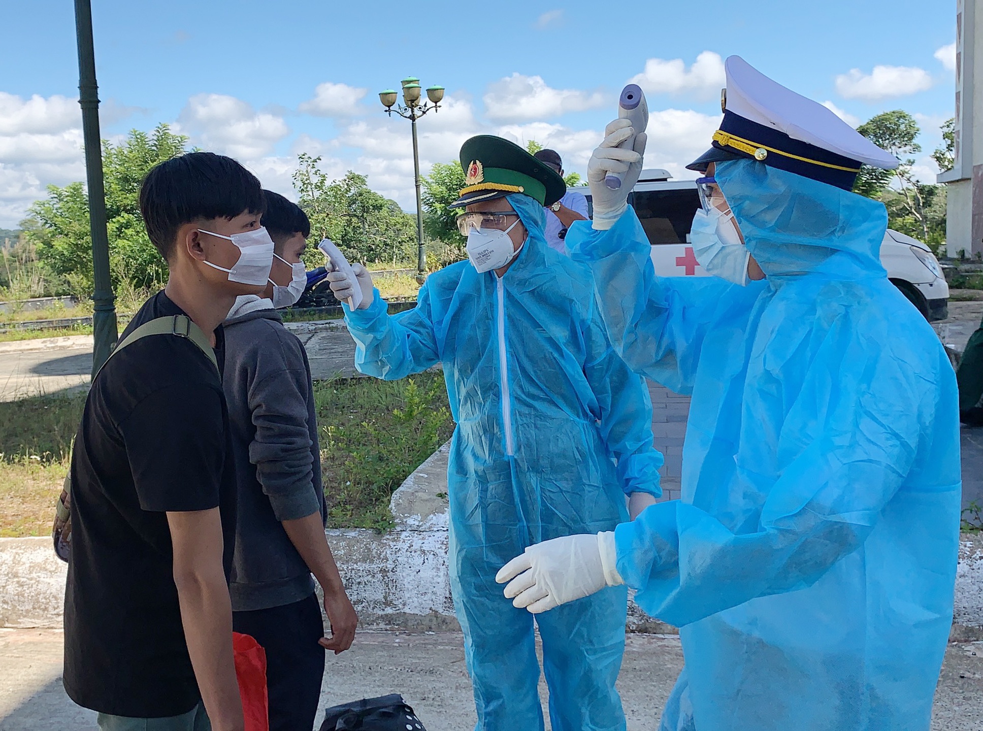 Cach ly 288 sinh vien nhap canh vao Viet Nam hinh anh