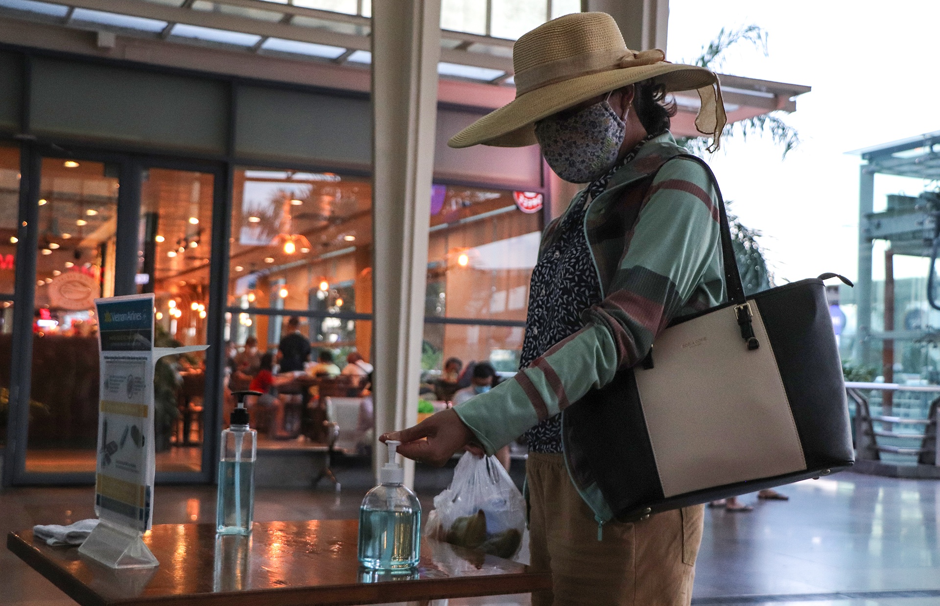 du khach tap nap o san bay Da Nang anh 3