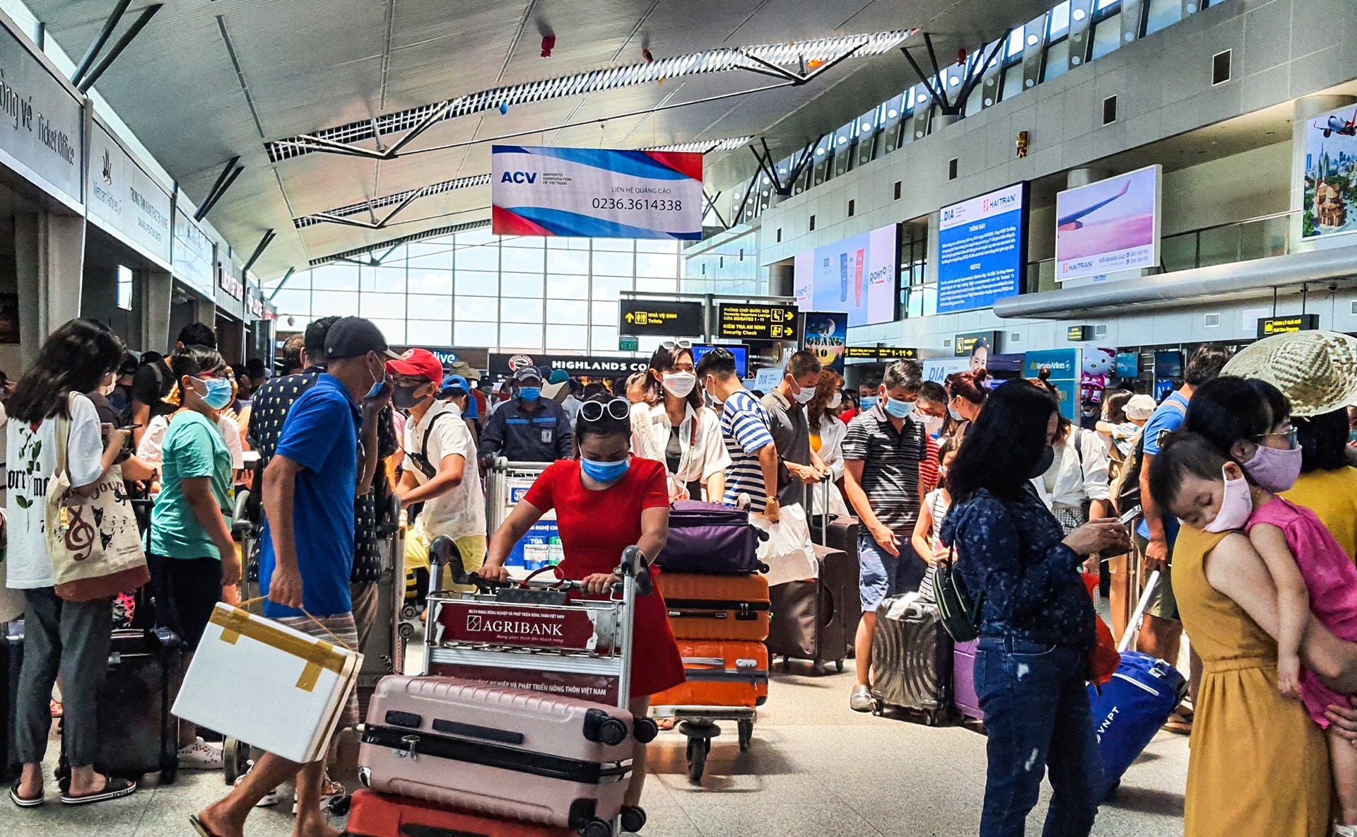 San bay Da Nang tap nap, cac hang hang khong tang chuyen hinh anh