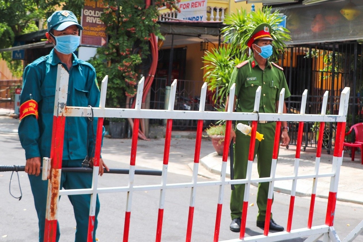 Hoi An phong toa khu pho co nguoi nghi mac Covid-19 hinh anh