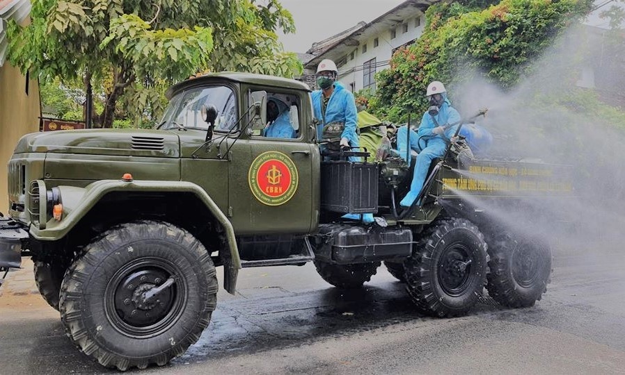 Quan doi khu trung pho co Hoi An vi co benh nhan mac Covid-19 hinh anh