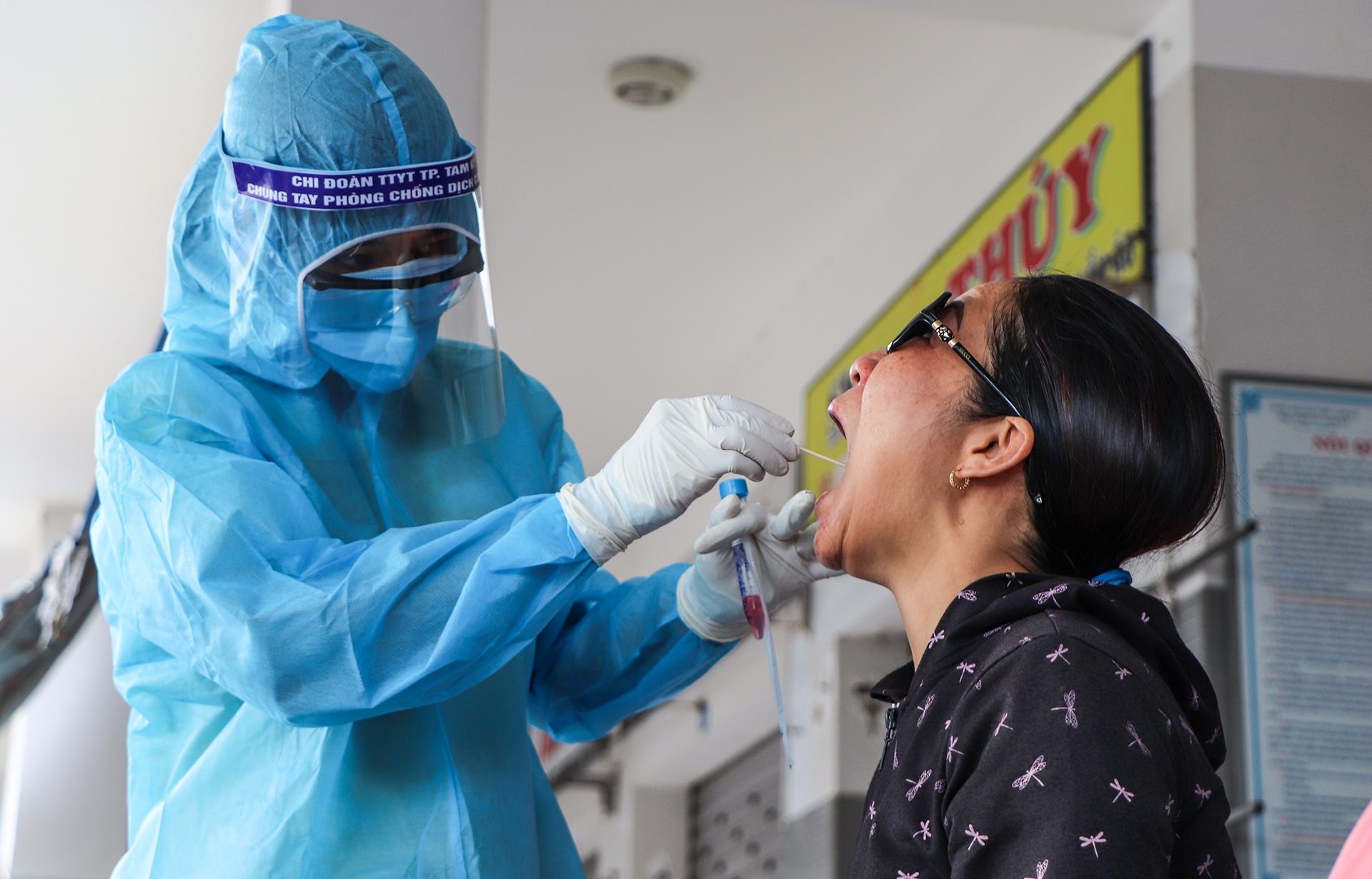 Nhan vien CDC Quang Nam mac Covid-19 anh 1