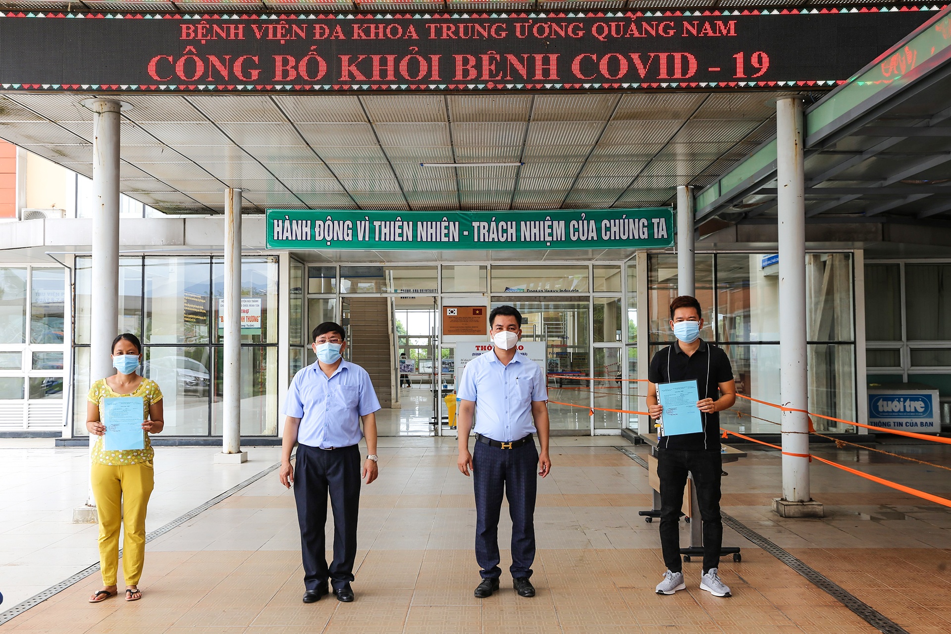 benh nhan Covid-19 duoc xuat vien anh 1