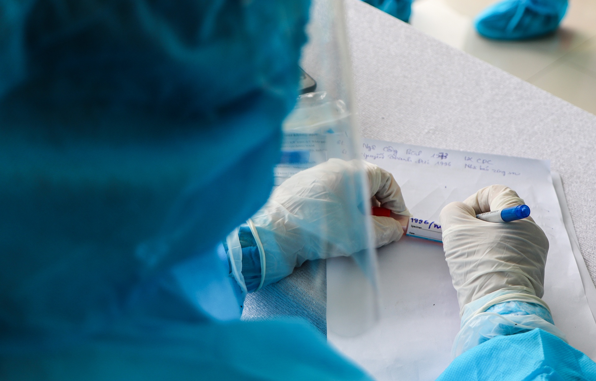 nhan vien CDC Quang Nam mac Covid-19 anh 4