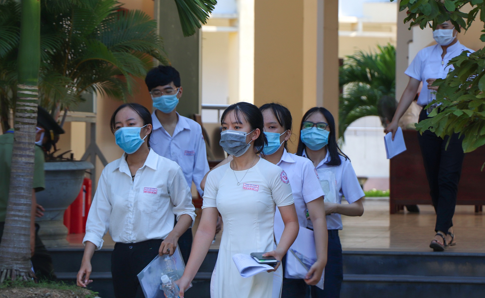 dot thi thu 2 ky thi THPT quoc gia anh 1