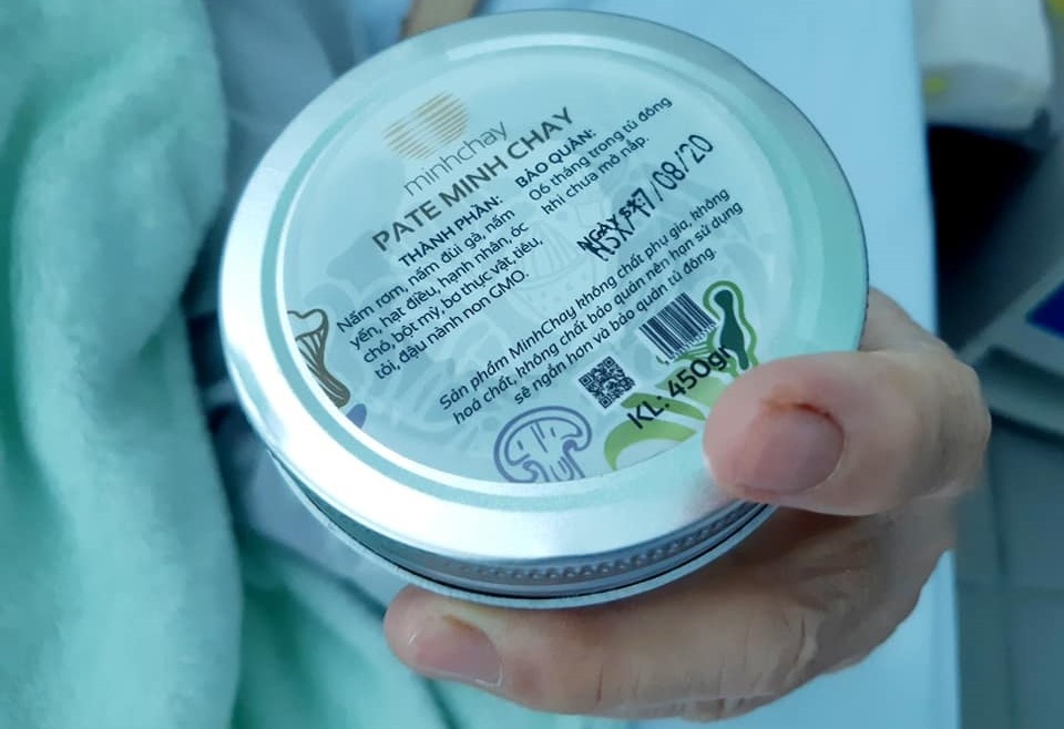 Nguoi ngo doc pate Minh Chay den Da Nang dieu tri hinh anh