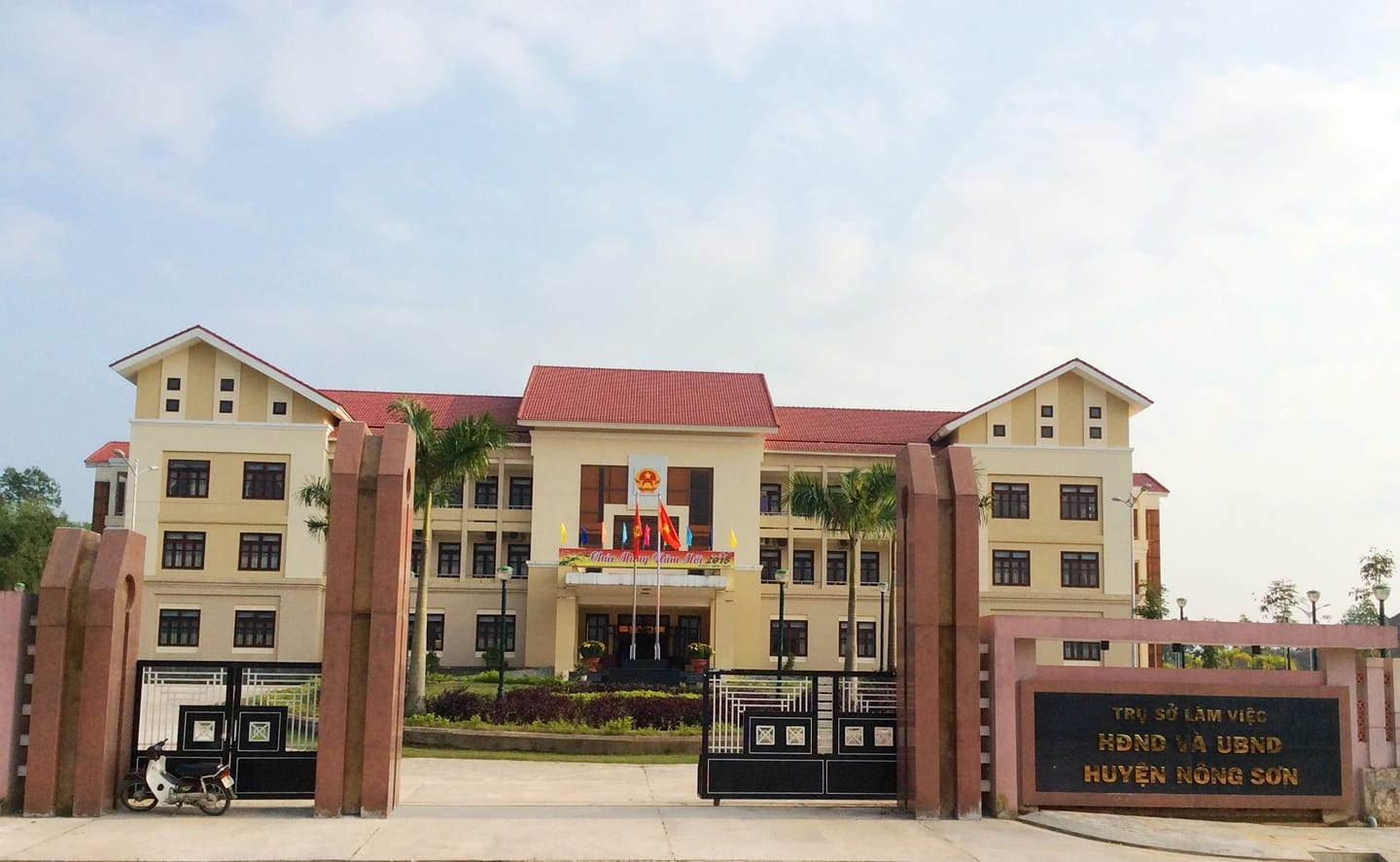 Pho phong to chuc nhau trong dich Covid-19 anh 1