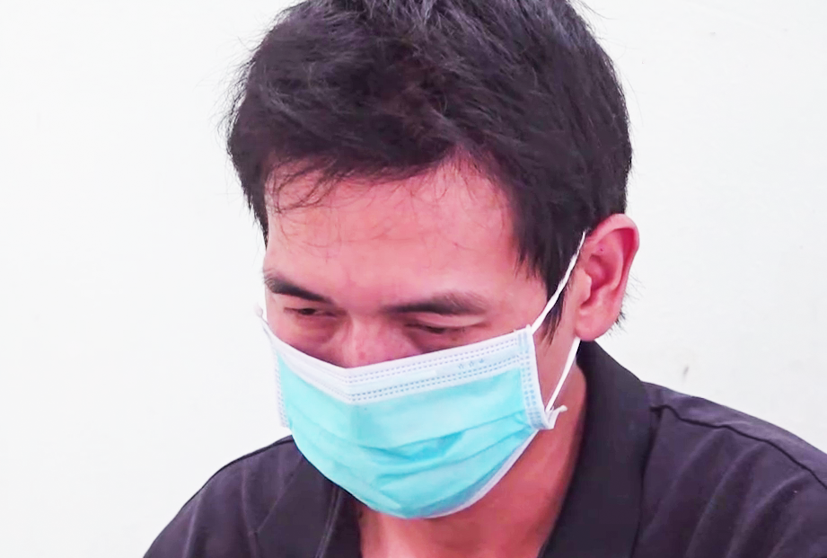 Bi bat khi nhan tien 'boi tron' cua nguoi dan hinh anh