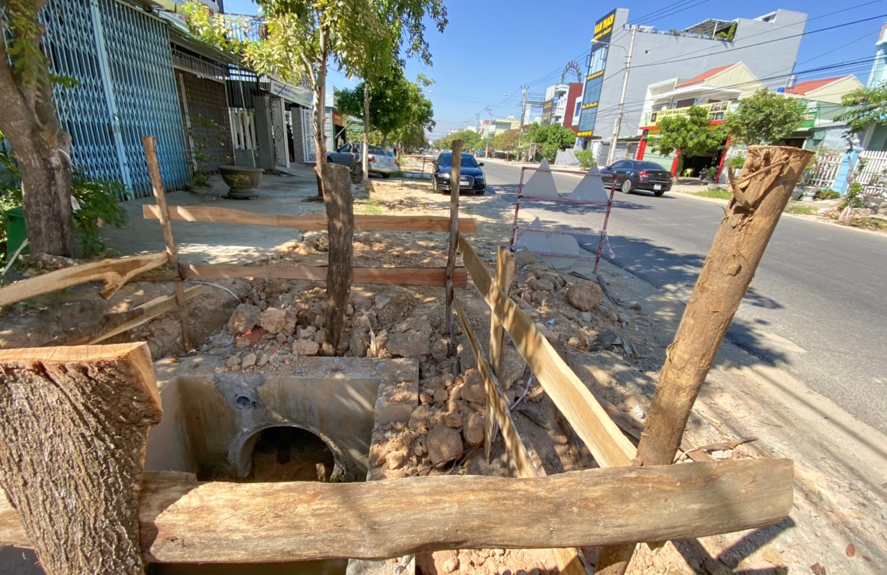 26 ty lam 1,8 km duong, mot nam van chua xong hinh anh