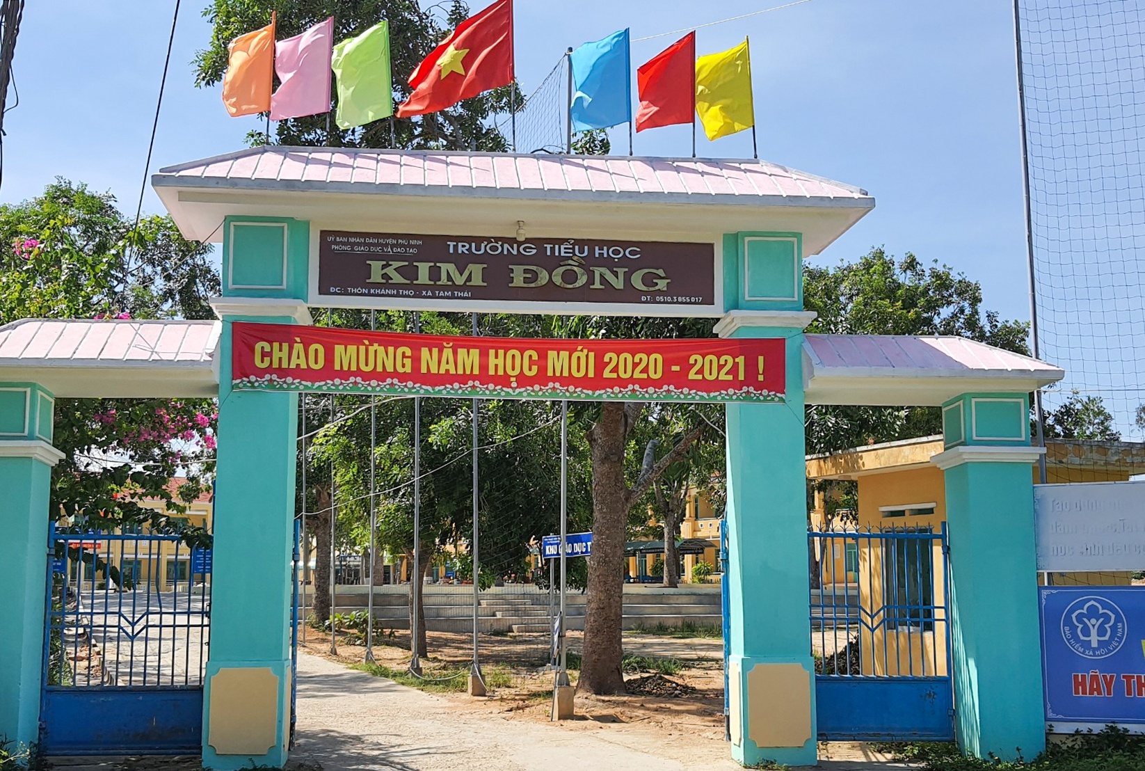 Phu huynh duoc tra lai tien rem cua hinh anh