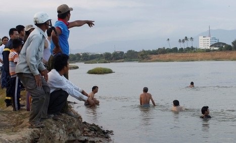 Thi the nam sinh lop 10 noi tren song hinh anh