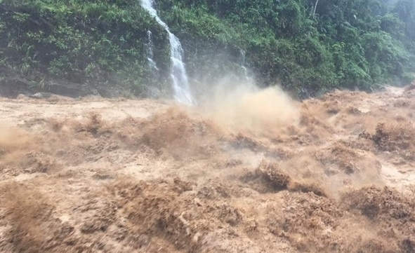 Mot nguoi bi dien giat tu vong hinh anh