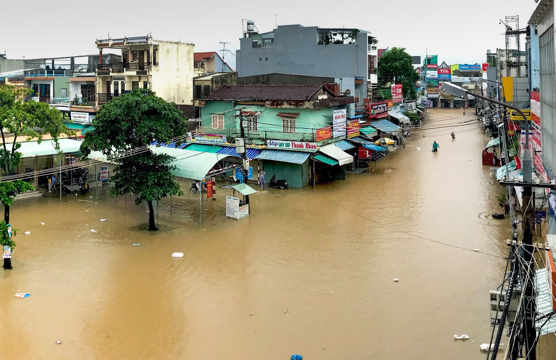 So tan dan o ha du song Vu Gia truoc 18h hom nay hinh anh