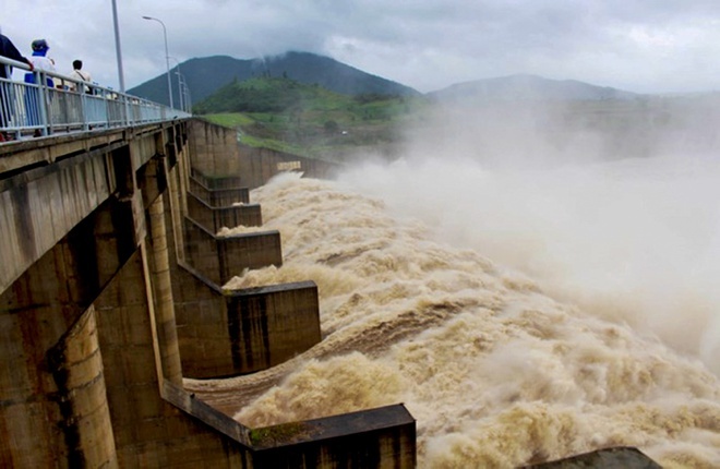 Mua lon, nhieu thuy dien xa lu hinh anh